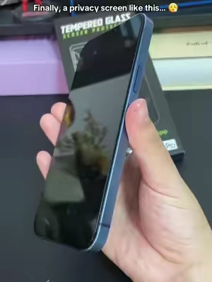 #screenprotector #temperedglass #privacyscreen #fypシ #iphone 