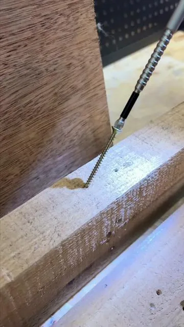 ¡Olvídate de esas frustrantes puntas de destornillador y prueba esto! Resolverá tu problema.#Handyman #DIYProjects #MagneticDrillBit #ScrewdriverBits #fathersday 