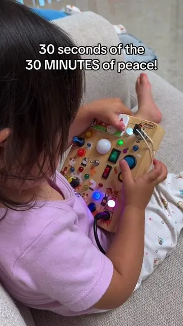 30 minutes of peace… and I only hear this 🥹🥰#toddlertoys #montessori #momhacks #busyboard #giftideasforkids #montessoritoddler #montessoritoys #babytoys #learningtoy #toddleractivities 