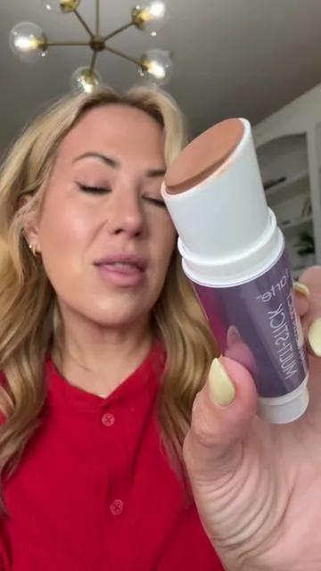 what an honor to get to do this with my bestie @Kelsey Martinez 🙌👌 it’s SO creamy, I’ve never seen a Tarte stick bronzer like this!! 👏 HAPPY NATIONAL BEST FRIENDS DAY! #tartemaracujajuicymultistick 