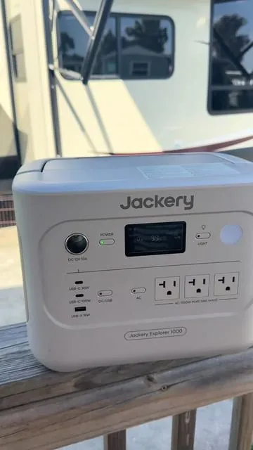 I’m never going camping again without my jackery! 🏕️ #jackery #jackerysolargenerator #selfsufficient #emergencypower #campingmusthave 