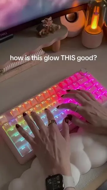 Not even exaggerating… this glow is better in person ✨ how important is RGB to you? @SOLAKAKA Direct  #mechanicalkeyboard #keebtok #keyboard #jellykeycaps #solakaka 