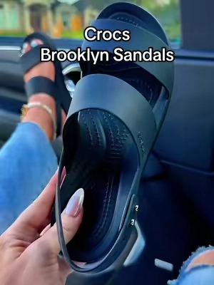 Crocs Brooklyn wedges 🖤 #crocs #crocsbrooklynwedges #crocswedges #dealsforyoudays #crocsplatformsandals 