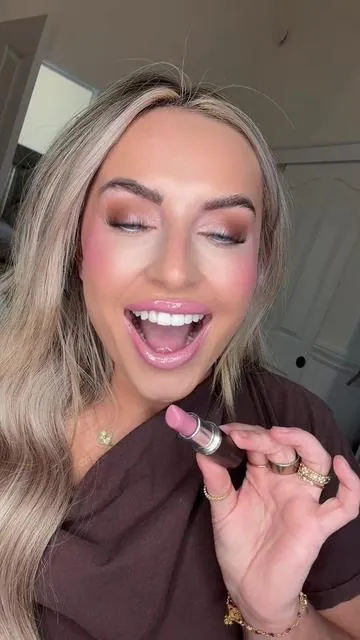 Ahhhhhh she's back!! @M·A·C Cosmetics #pinklipcombo #lipcombo #dealsforyoudays #cooltonedmakeup #babypinklip 
