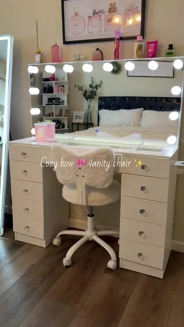 The most beautiful bow vanity chair from @Raybee Home 🎀✨  . . #bowvanitychair #vanitychair #raybeehome #summervibe #dealsforyoudays 