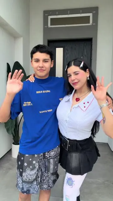 Mi hijo @Ian Guillen de 15 años quiere buscar su primer trabajo🥺  mis tintas son de @NOONI 