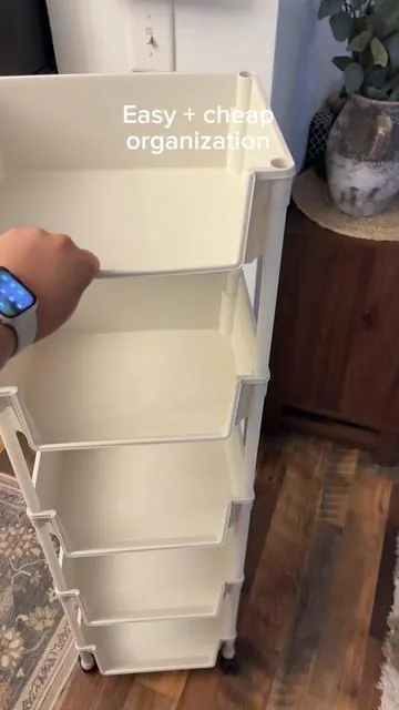 I underestimated how much this thing can hold 😱✨🤌🏽 #organizationhacks #storagesolutions #organizerideas #homemusthaves #homeorganization 