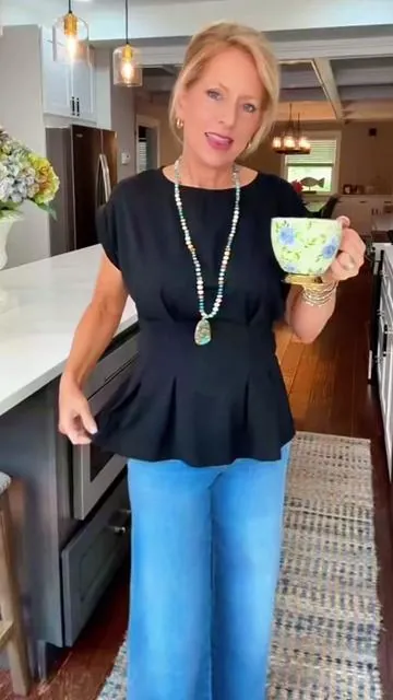 @Cicy Bell shop has the cutest tops! Obsessed with these flattering peplum tops! 🤩 #peplumtop #peplum #summertop #worktop #dealsforyoudays 