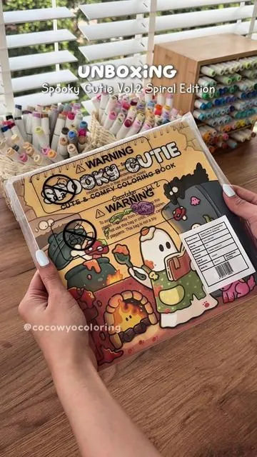 A little unboxing of Spooky Cutie Spiral Edition 🖤✨ Cute little ghosts, cozy Halloween scenes, and pages that are even more fun to flip through with the spiral binding. Which page would you color first? 🎃 @cocowyocoloring  #cocowyo #cocowyocoloring #spookycutie #coloringbook #unboxing