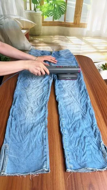 Esta mini plancha elimina las arrugas en solo 5 segundos sin esfuerzo. 👔✨ ahora con 59% de descuento! 👇🛒 #viral#Summervibes#ironing #steamer #DealsForYouDays