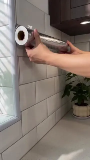 Adiós a las manchas de grasa ✨ Lámina anti-suciedad para cocina. Resistente al calor, reutilizable y muy duradera. Mantén tu cocina impecable.#kitchen #tiktokshop #tiktokmademebuyit #kitchenhacks #momhacks 