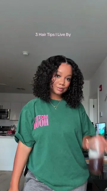 3 Hairstyling Tips 💕 1. Wigs are made for the masses. Customize it to your liking every single time! Sometimes all you need is 2-3 minutes to make it suit you!  2. For curls, ➿ try cream based products instead of gels.  3. Know that just because it looks good on one person, doesn’t mean it will look good on you, and that’s ok! Figure out what styles look best for you- not what’s trending.   #hairtok #wigs #curlyhairroutine #hairloss #finehair 