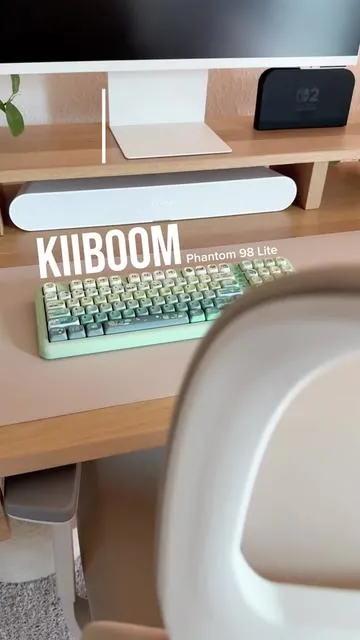 A cute, thocky green keyboard with a numpad? Say less. 🐸✨💚 #keebtok #mechanicalkeyboard #creamykeyboards #thockykeyboard #kiiboom 