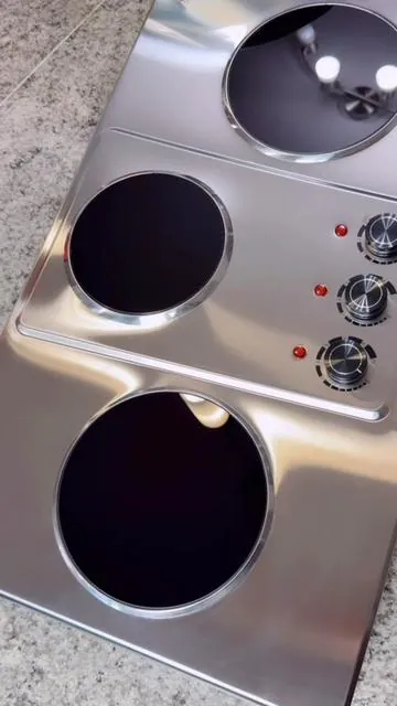 I love being able to cook multiple dishes at the same time and keep everything hot and ready to serve🥰 This 3-burner electric hot plate gives you extra cooking space without taking over your kitchen! Perfect for family meals, holidays, catering, RVs, and outdoor cooking setups. Tap the orange cart to grab yours before the deal ends! 🛒 @CUSIMAX-US #cusimax #fyp #tiktokshop #pourtoi #haitiantiktok 