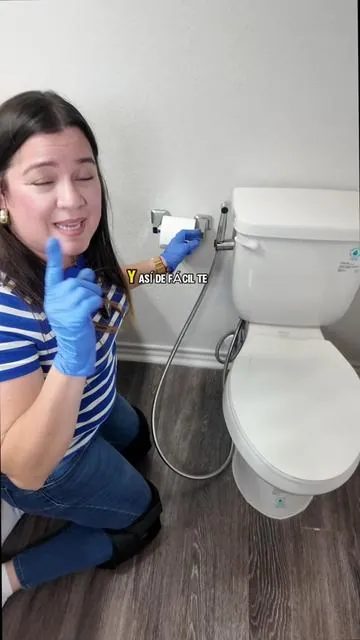 🚿 Una mejora sencilla para cualquier baño. Este bidet de mano de Shuohot está fabricado en acero inoxidable, incluye manguera, soporte y accesorios de instalación. Permite controlar la presión del agua fácilmente y es ideal para una higiene más cómoda, además de ser práctico para la limpieza del baño y otras tareas del hogar. Te dejo el enlace en el carrito naranja 🛒 #Shuohot #BidetSprayer #StarterPicks #dealsforyoudays #SummerVibes 