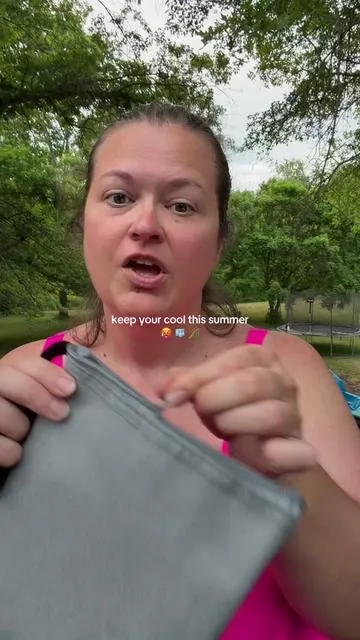 This neck cooling ring is a summer must have to bear the heat 🤌🏻 #sportsmom #summerheat  #summermusthave #cooldown #dealsforyoudays 