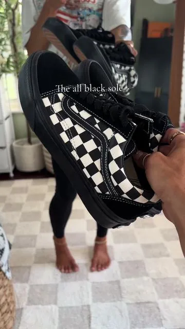@vans finally did it🔥🔥 #vans #vansshoes #oldskoolvans #tiktokshopcreatorpicks #dealsforyoudays 