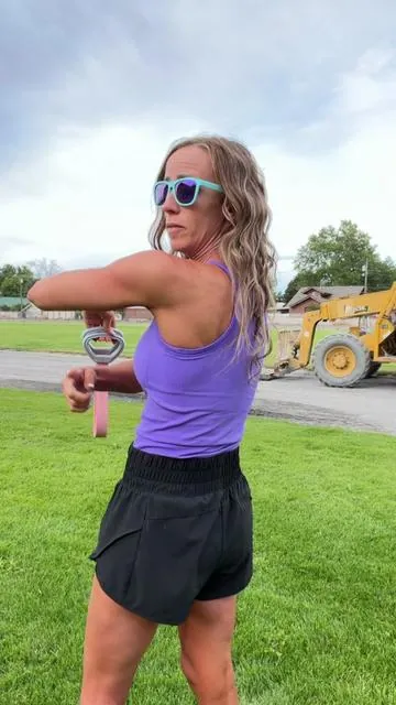 Adjustable resistance bands come with 3 different bands to workout at home. #lexibands #dealsforyoudays #summerwins #homeworkout #adjustableresistanceband 