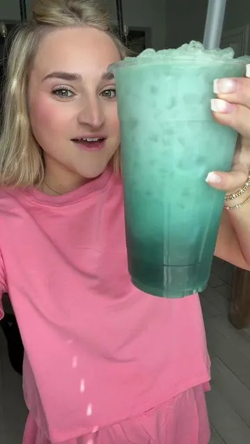 I am loving these! This flavor isn’t my favorite but it’s still drinkable!!!🤌🏻🎀🤪 