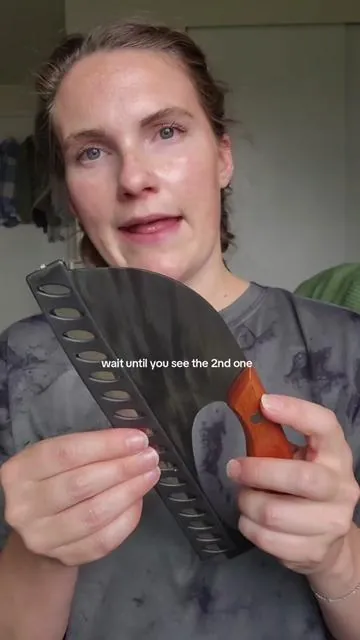 these are SHARP. maybe itll get my man in the kitchen a bit more 😉 #kitchengadgets #housewarminggift #kitchenknives #mensgifts #giftsforhim 