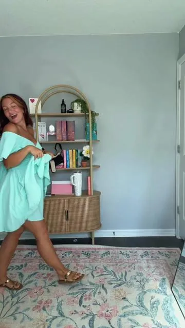 What a stunning sundress! I love this so much 