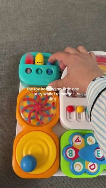 If your baby/toddler loves pressing buttons, flipping switches, and exploring, this busy board is a favorite in our house✨ #busyboard #juguetesparaniños #toddlertoys #dealsforyoudays 