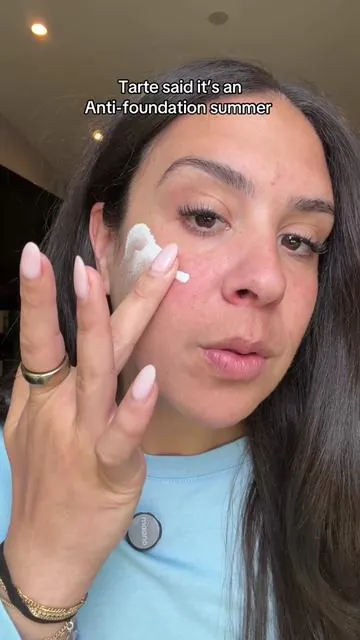 All I have to say is HOW!?! #tartecosmetics #tartecctintedserum 