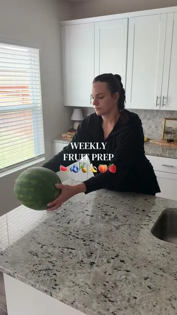hands down the best summer snack☀️🫐🍉🍑🍓🍍🍌 #fruitprep#snacks#summer#momlife#toddlermom 