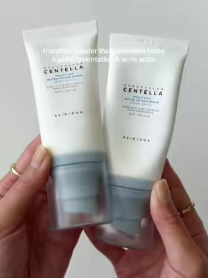 My favorite sunscreen for those with sensitive skin 🩵🫧 #skin1004sunscreen #summeressentials #nowhitecast #sensitiveskin #lightweightsunscreen 