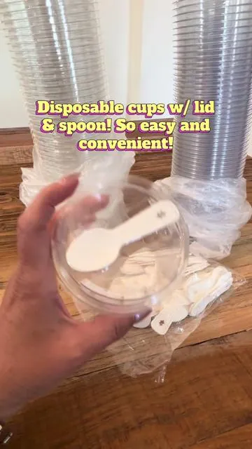 These cups make it easy to pack pudding, yogurt, and even individual ice cream cups for parties! #disposablecupswithlids #disposableplasticcups #plasticcupswithlid #lunchhacks #foodcups 