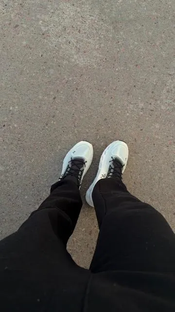 #oncloudsneakers #fashion #streetwear #dealsforyoudays 