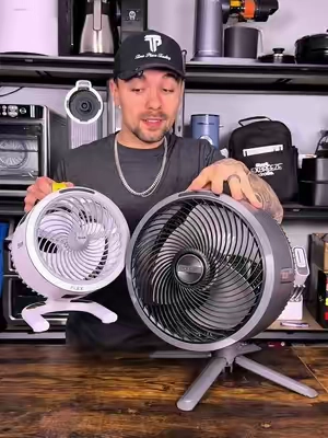 One of these is superior and it’s not even close 🫣 #portablefan #fan #mistingfan #sharkflexbreeze #sharkfan 