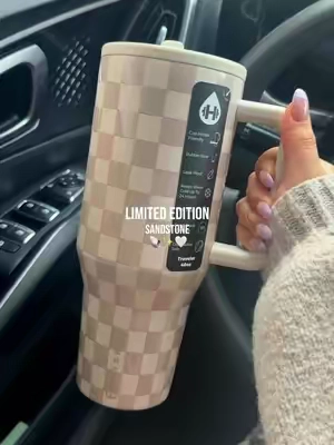 Hydrojug killed it with this one 🤍 #hydrojug #checkered #neutralaesthetic #beigeaesthetic #dealsforyoudays 