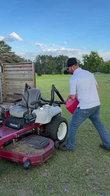 I’ll never use a gumment “safety spout” again! Great Father’s Day Gift! [FathersDayGift]Automatic Transfer Pump Powered（Not for VP can） - Auto-Stop Sensor, 3.2 GPM Efficient Transmission #tiktokshopcreatorpicks #Summervibes #dealsforyoudays #fathersday #tools @Horusdy 