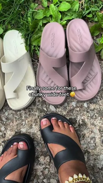 You won’t regret getting these 😩 @Crocs #crocs #crocssandals #sandals #dealsforyoudays #crocsgetawaysandals 