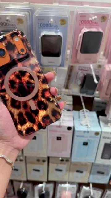 A serious enthusiast of leopard prints  🐆 #phonecase #leopard #caseiphone #iphone #tiktokshopdealsforyoudays 