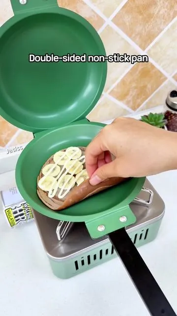 With this frying pan, I can make homemade banana crêpes for the kids.#easycooking #nonstickpans #crepes #kitchen 