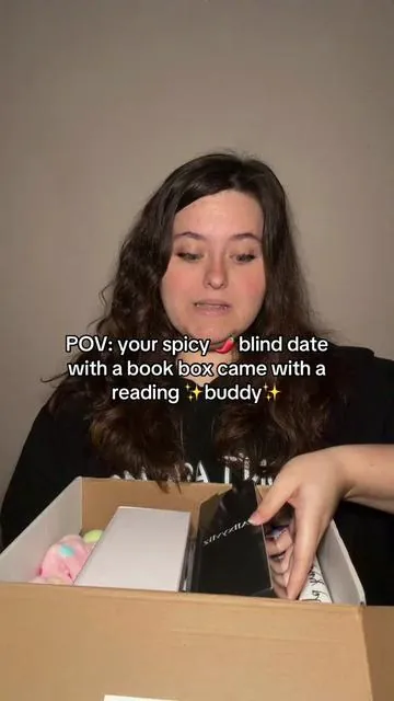This spicy blind date with a book box was such a fun experience! Check them out at the link 🔗🥰 #blinddatewithabookbox #spicybooktok #blinddatewithabook #darkromance #booktok 
