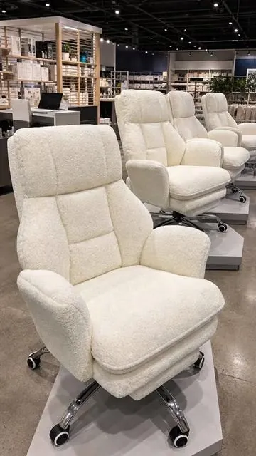 Transform your workspace or gaming zone with the HOMRELEXA Ergonomic Gaming Chair! ✨ Featuring a plush teddy fleece recliner, integrated footrest, and supportive headrest for next-level comfort. Enjoy full flexibility with 360° swivel, flip-up arms, and height adjustability on its wide seat. Perfect for long sessions or daily tasks. Ready for an upgrade? Tap to shop now! #fyp #foryourpage #DealsForYouDays #AIGC #Moras