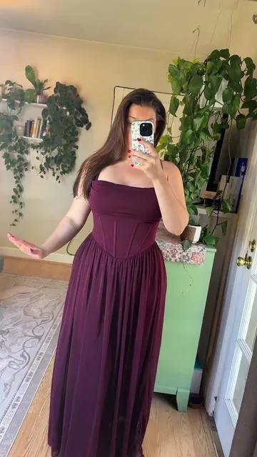 Absolutely gorgeous if you have any questions, leave them for me in the comments. #curvysweet #formalgown #fyp #bridesmaiddresses #gorgousdresses 