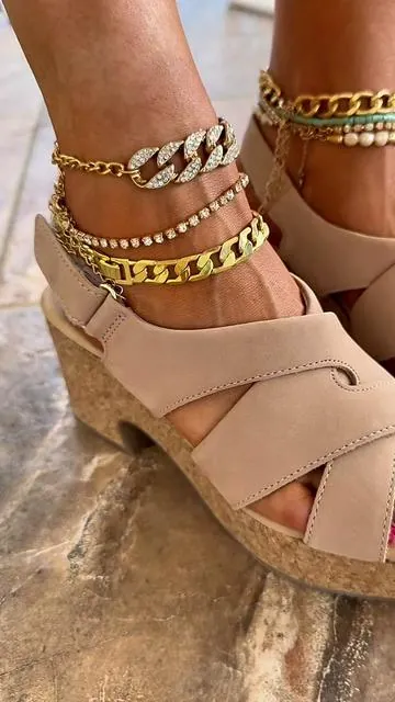 Clark’s wedges are so comfortable! #clarks #clarkswedges #comfortablewedges #dealsforyoudays #tiktokshopcreatorpicks 