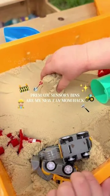 Screen free & no prep whatsoever — yes please✨🚧👷🏼‍♀️ This kept my toddler entertained for so long!! #sensorybinideas #sensorybin #dealsforyoudays #momhack #screenfreeactivities 