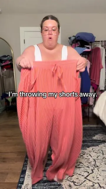 These stretchy wide leg pants come up to size 4X! They are a great alternative to shorts and are so breezy. The material is buttery soft and it's stretchy not only in the waistband but on the pants themselves. #dealsforyoudays #plussizeclothing #plussizeootd #plussizefashion #plussize