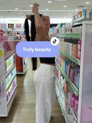 Axilas blanquitas! Esto te puede ayudar con el uso constante, a mi me ayudó muchísimo  @Truly Beauty  #truly #trulybeauty #dealsforyoudays #summervibes☀️ #brighteningserum  Los resultados pueden variar, este video solo refleja mi experiencia 