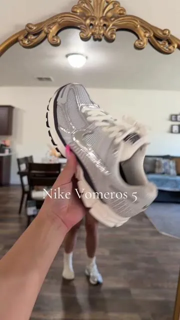 Nike Vomeros #nikevomero5 #gotitonstockx #dealsforyoudays #womenshoes #summervibes