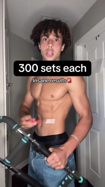 Consistent cheat code🙏🏽 #athomeworkout #chest #arms #fitness #fitnessmotivaton 