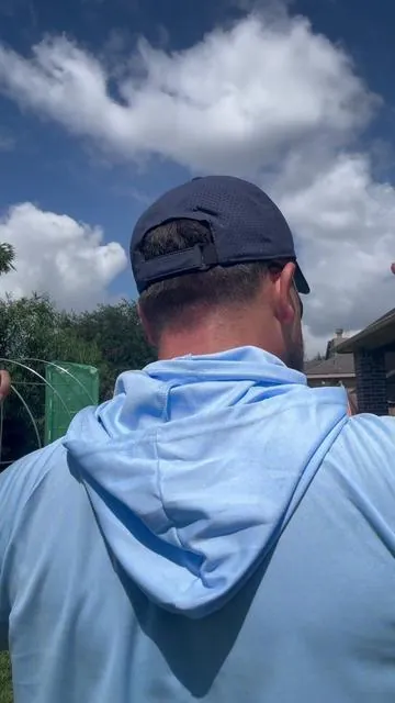 Sun protection hoodie with face cover designed for outdoor workers. Helps reduce long-term sun exposure while blocking dust and pollen. Lightweight and breathable for construction, roofing, and landscaping jobs. Stay protected during long shifts in extreme heat. #sunprotection #constructionlife #roofinglife #trabajadores #worksmart 