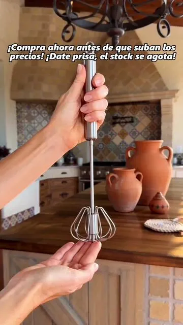Batidora eléctrica semiautomática de acero inoxidable, sin necesidad de enchufar. Ideal tanto para batir huevos como para mezclar leche, cualquier cosa que se pueda batir o mezclar, puede utilizarse con ella. Después de su uso, simplemente se enjuaga y queda limpia.#dealsforyoudays #tiktokshop #tiktokshopholidayhaul #tiktokshoprestock #summervibes☀️ 