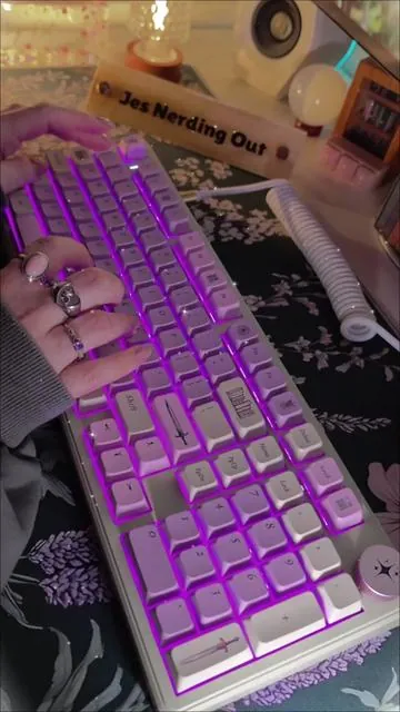 This is a keyboard for the readers... but it's for the writers too ✍️🧚‍♀️✨️📚⚔️♡ I wanted this keyboard as a reader of fantasy and romantasy, of course -- but I very much so also envisioned it as a tool for the authors and the writers 🫶🏼. I hope it brings some magic to your desk like it does to mine 💓🗡  Fae Blade F99 Pro Aula x jesnerdingout Mechanical Keyboard Wired/Wireless Leobog Rose Silent Tactile Switches #booktok #authortok #writingabook #writertok #romantasy 