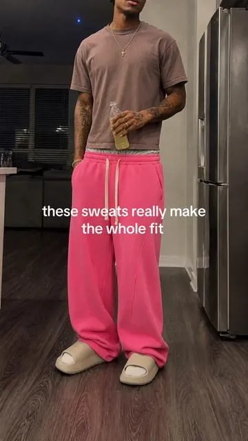 good sweatpants are really about the fit #sweatpants #baggysweats #streetwear #pinksweats #affordablefashion 